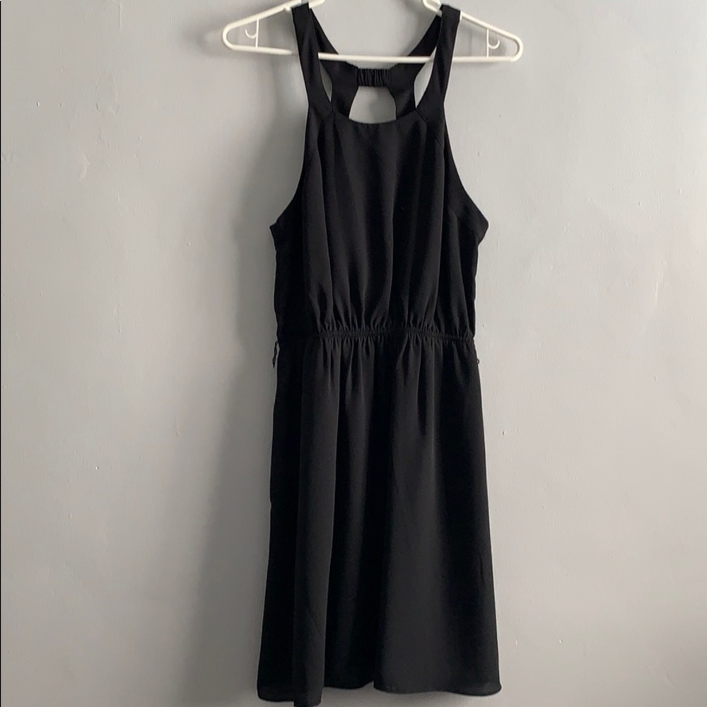 Black sleeveless dress